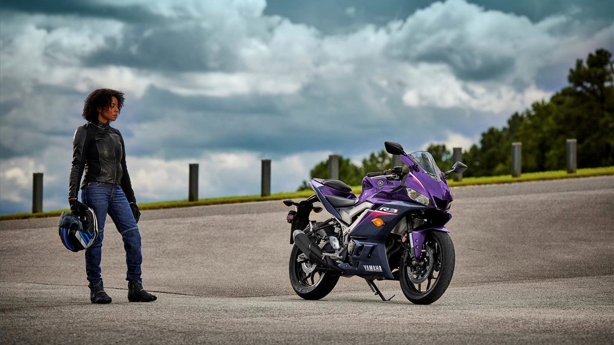 2023 Yamaha R3 in Phantom Purple.